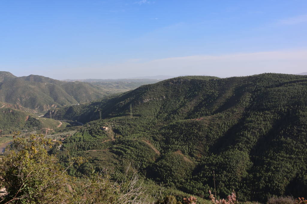 One could spend several hours just enjoying this scenery.