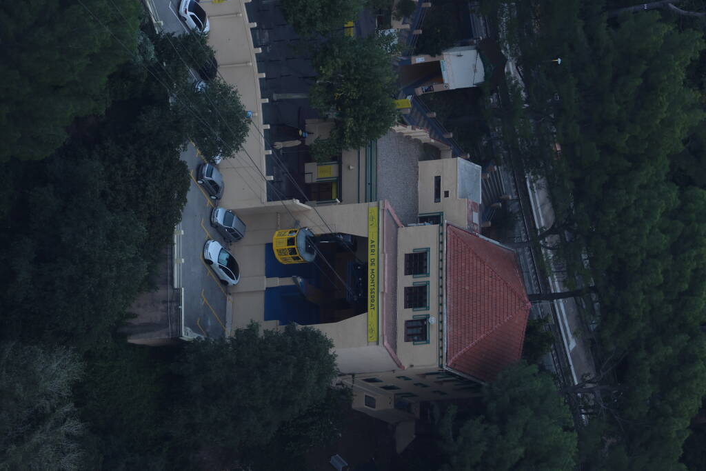 At the same time the cable car arrives to the village station.