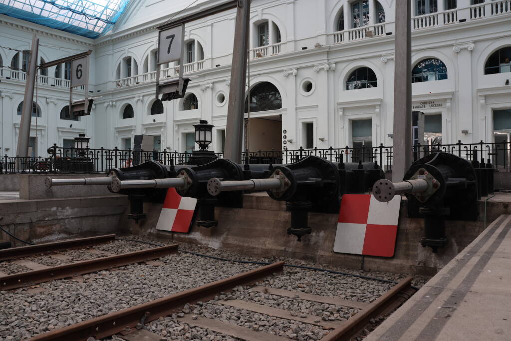 Hydraulic buffers in de França station 