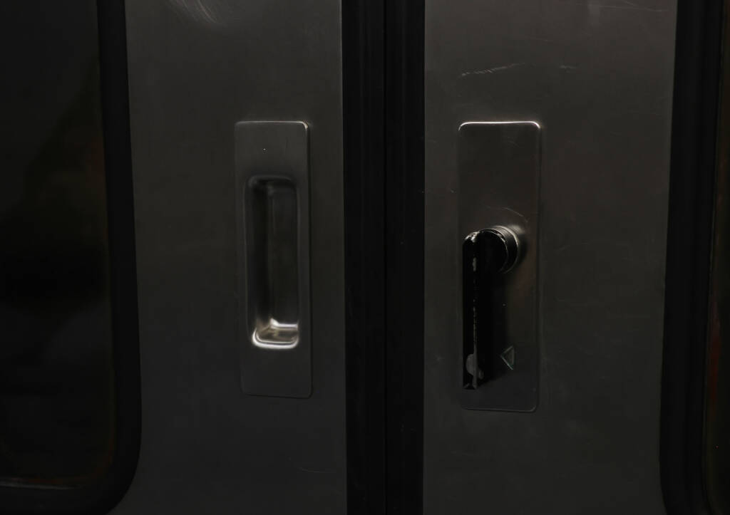 Some metro units have mechanical door knobs.