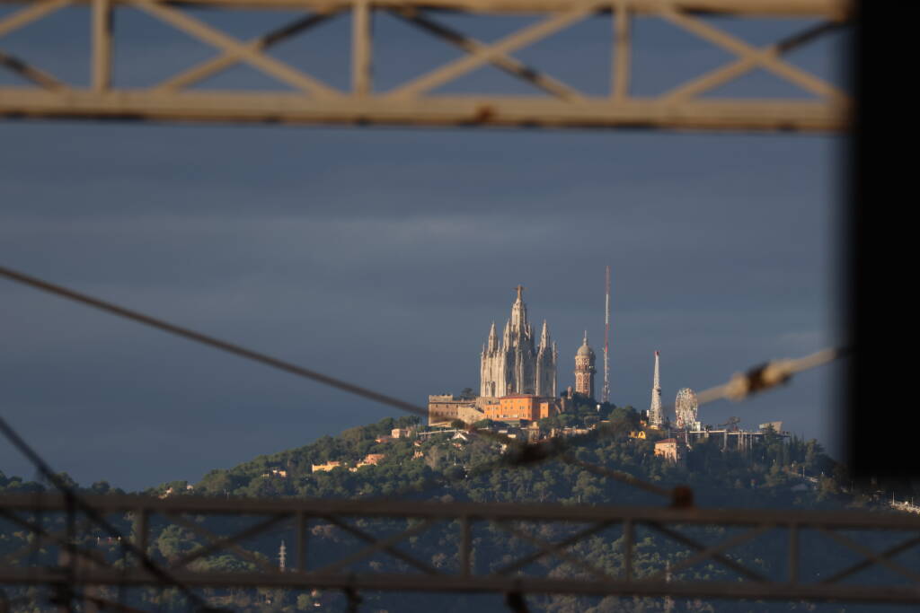 There is a church atop that hill. Temple Expiatori del Sagrat Cor. A gigantic Jesus is standing on top of its roof, I wonder whether he is dizzy from that height. Captured through catenary.