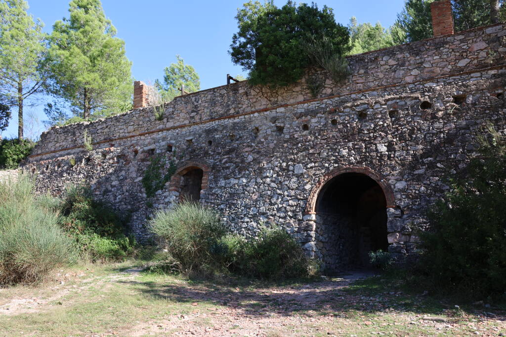 Ruins of a lime kiln.