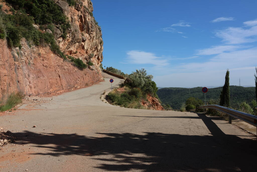 Pretty road with stability problems. Cars are banned here.