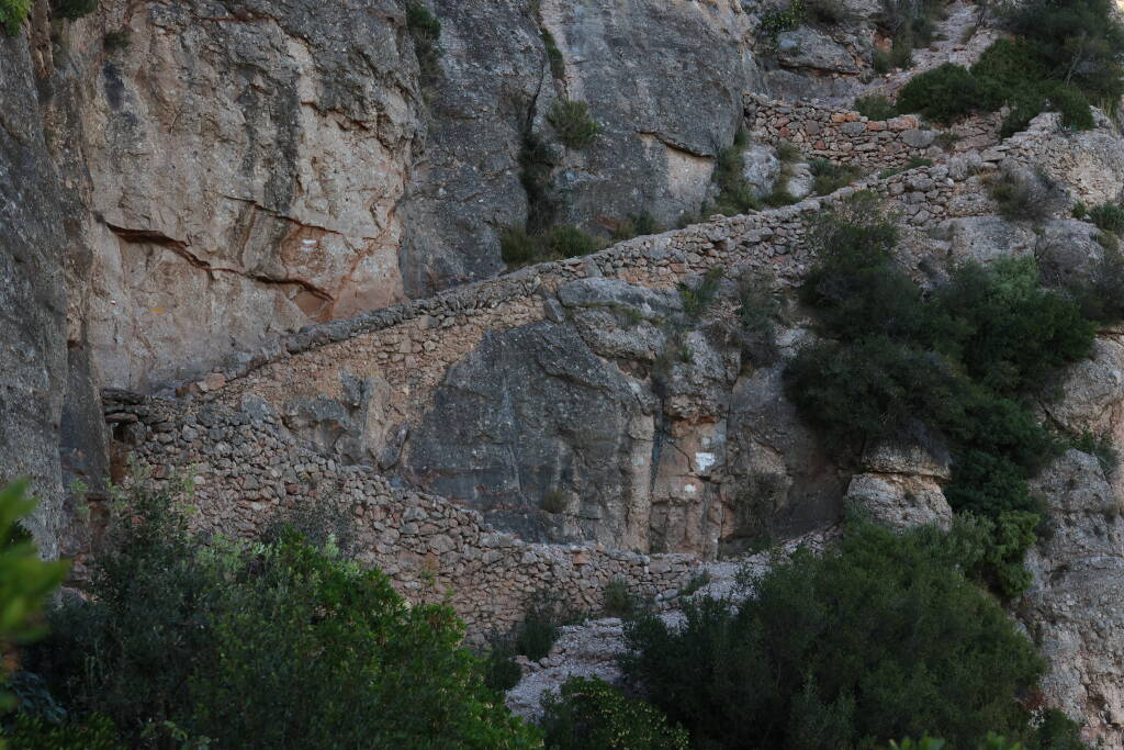 Something between stairs and a ramp.