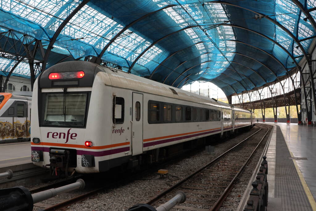 Unit probably class 448, totally missing any aerodynamics.