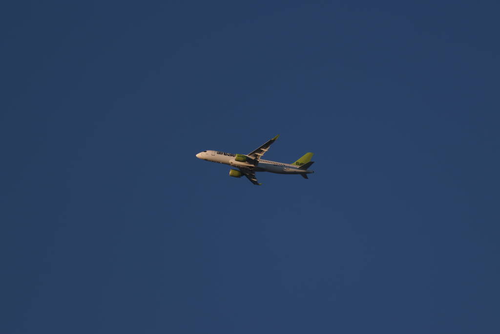 Airbus A220-300 YL-AAR from Praha to Riga