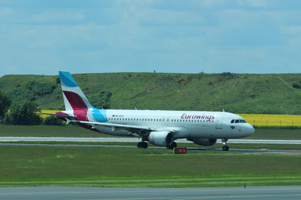 Eurowings Airbus A320, 9H-EUC, arriving from Mallorca. It's gonna unload tourists and continue to Köln am Rhein and then to Edinburgh. While I'm going to catch the very same plane after running around the whole Köln airport terminal (because of leaving Schengen), my suitcase will get stuck there.