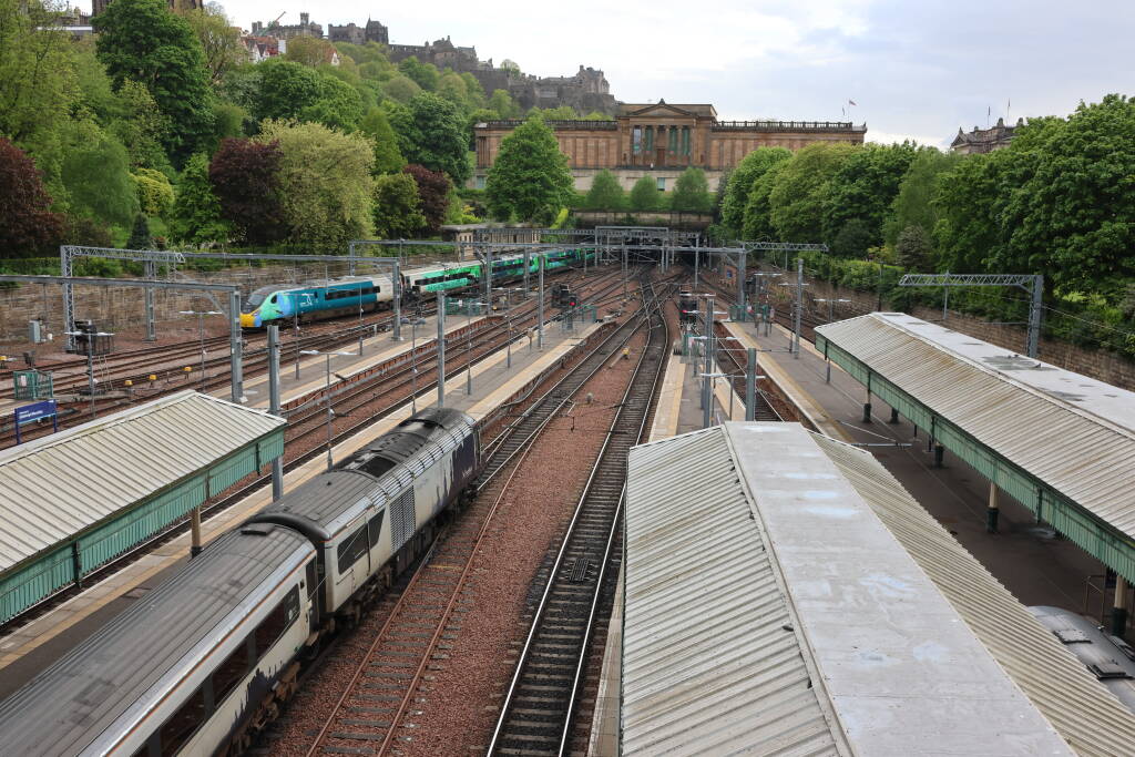 Quite busy station but I had a suboptimal trainspotting spot.