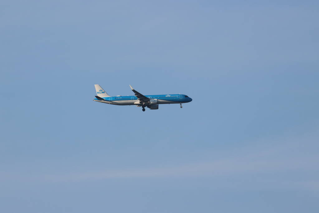 Airbus A220 PH-AXN flying KL1357 from Amsterdam to Praha.