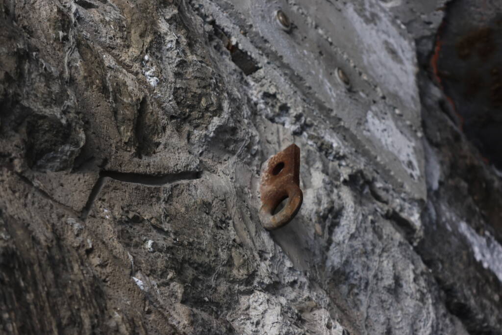 … remnants of the catenary can be still found in the walls …