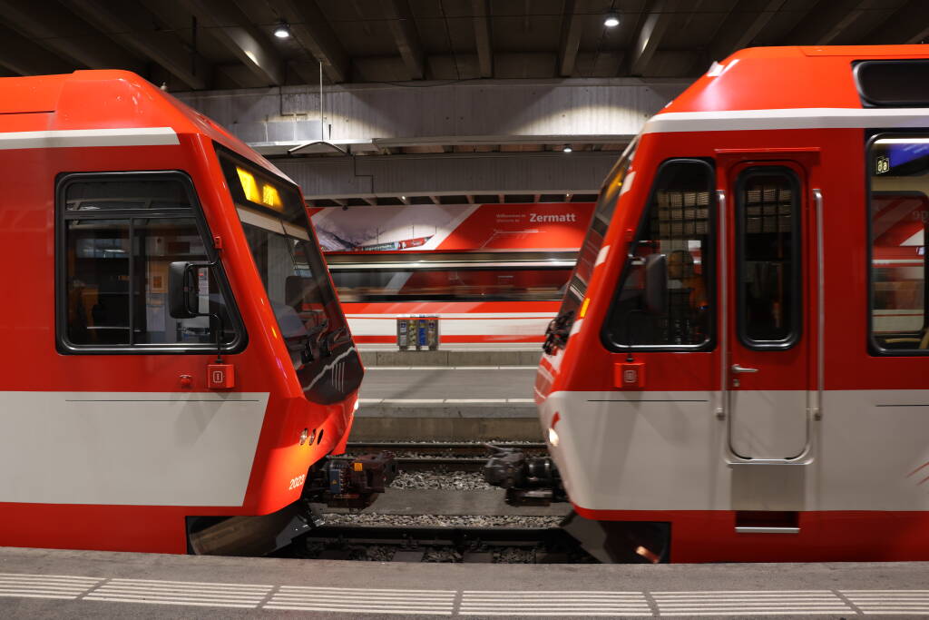 Coupling in the Zermatt station.