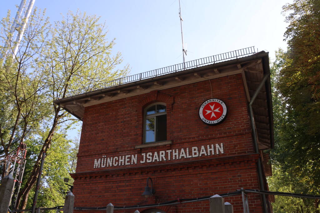 The former end station München Isartalbahnhof is now used as paramedic station.