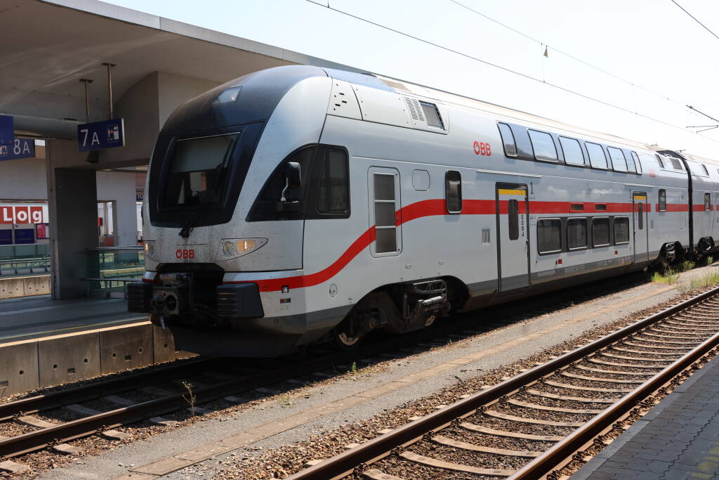 From the side, this unit looks like almost sobbing.