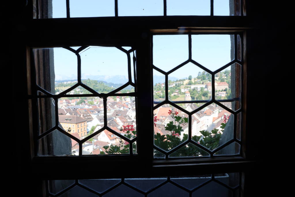 Windows are small and movable to one side.