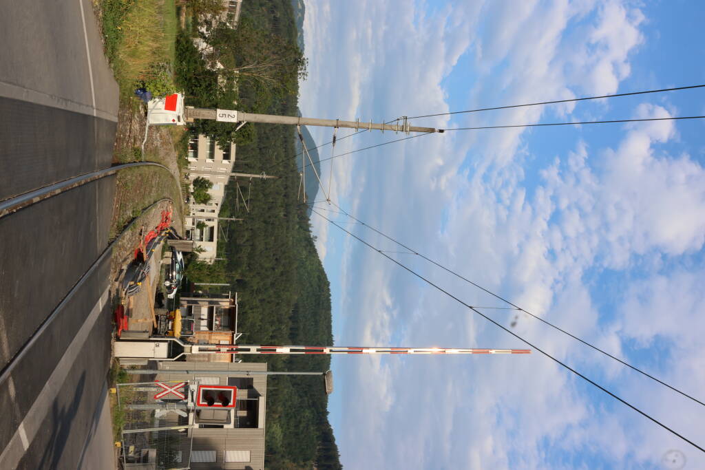 Probably signalling is being reconstructed. We remind you that it's closed.