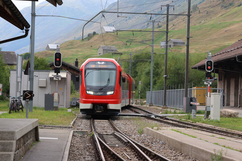 A train to Göschenen is arriving. I'm neither Sam Denby nor Adam Chase. I'm going the other direction.