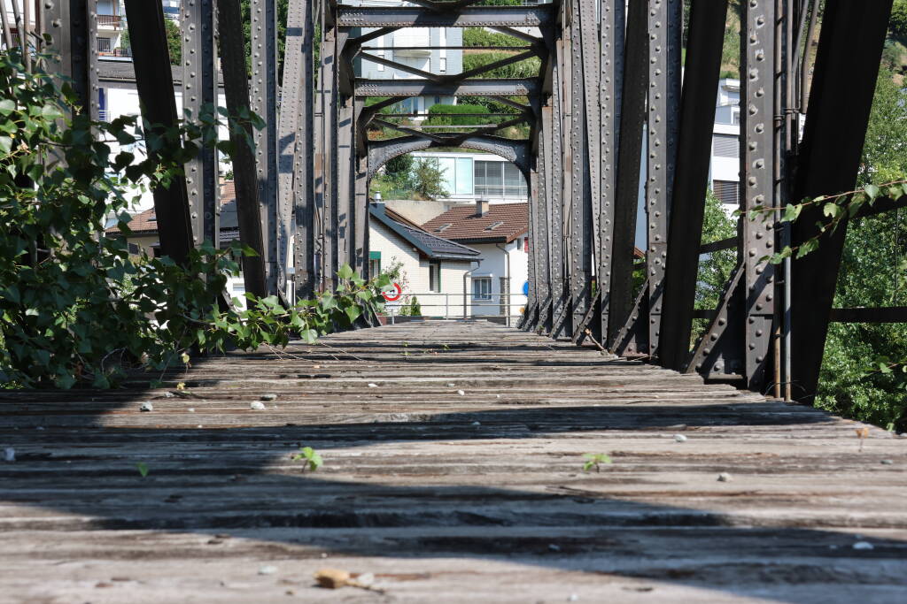 The bridge has no rails.