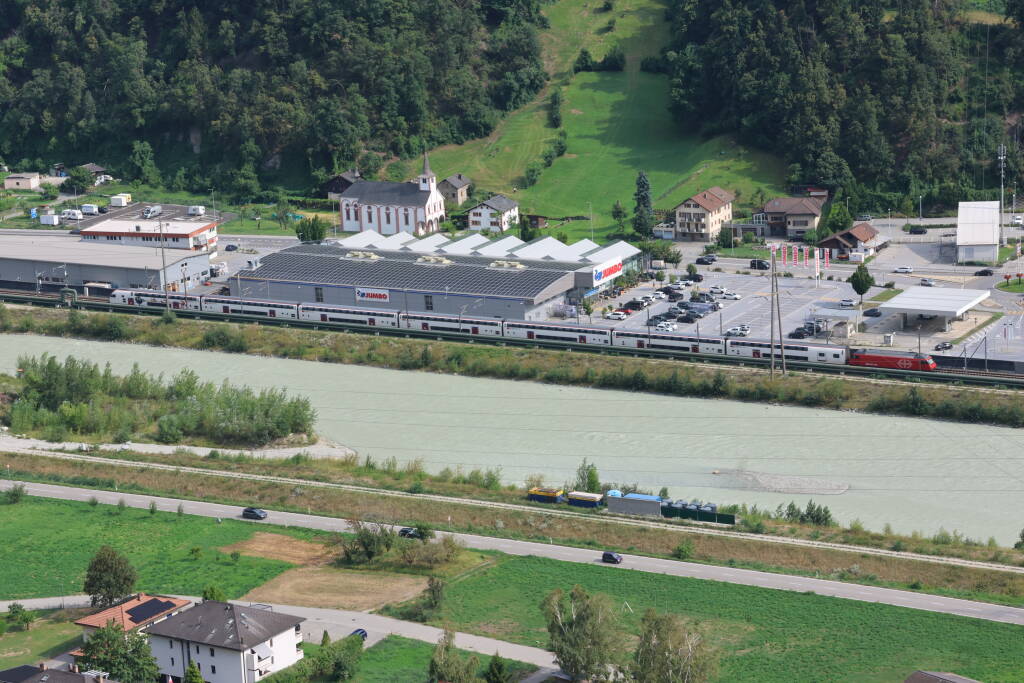 All relevant trains nowadays ride the valley railway, by the river.