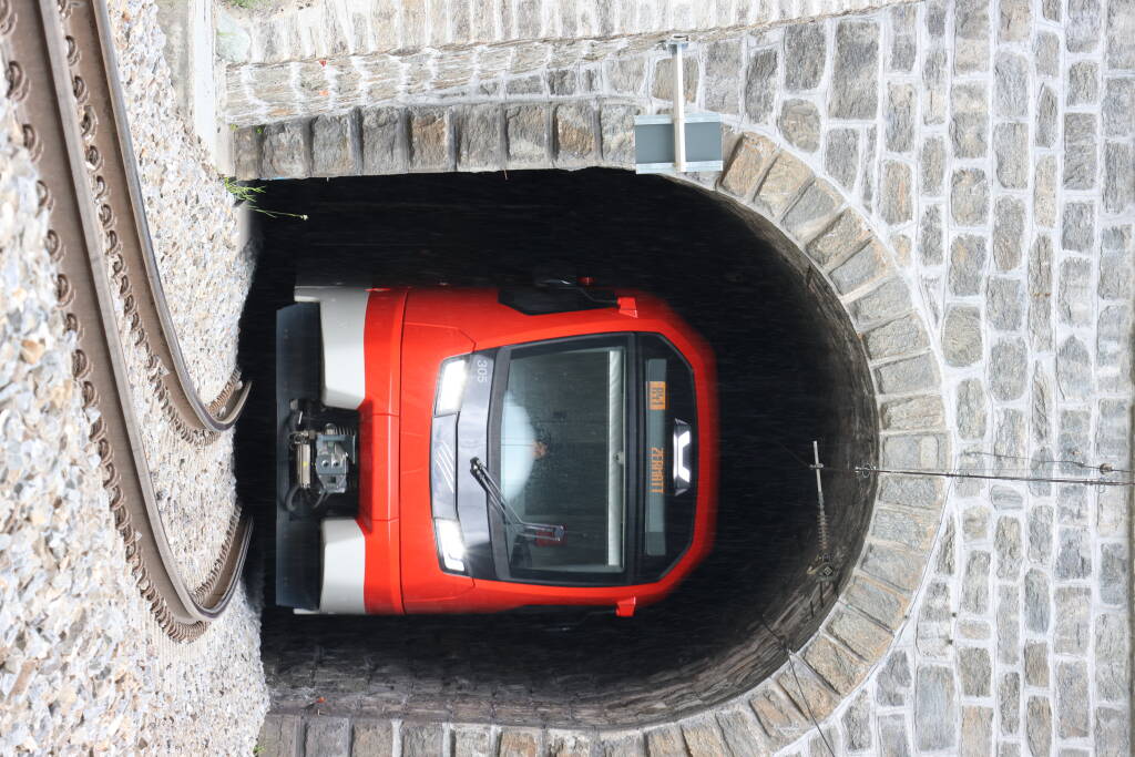 Let's also wait for the train uphill. I should have taken a ladder with me though.