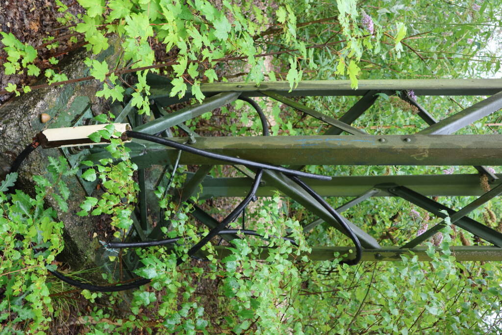 Between the bridges, there are also some old cables.