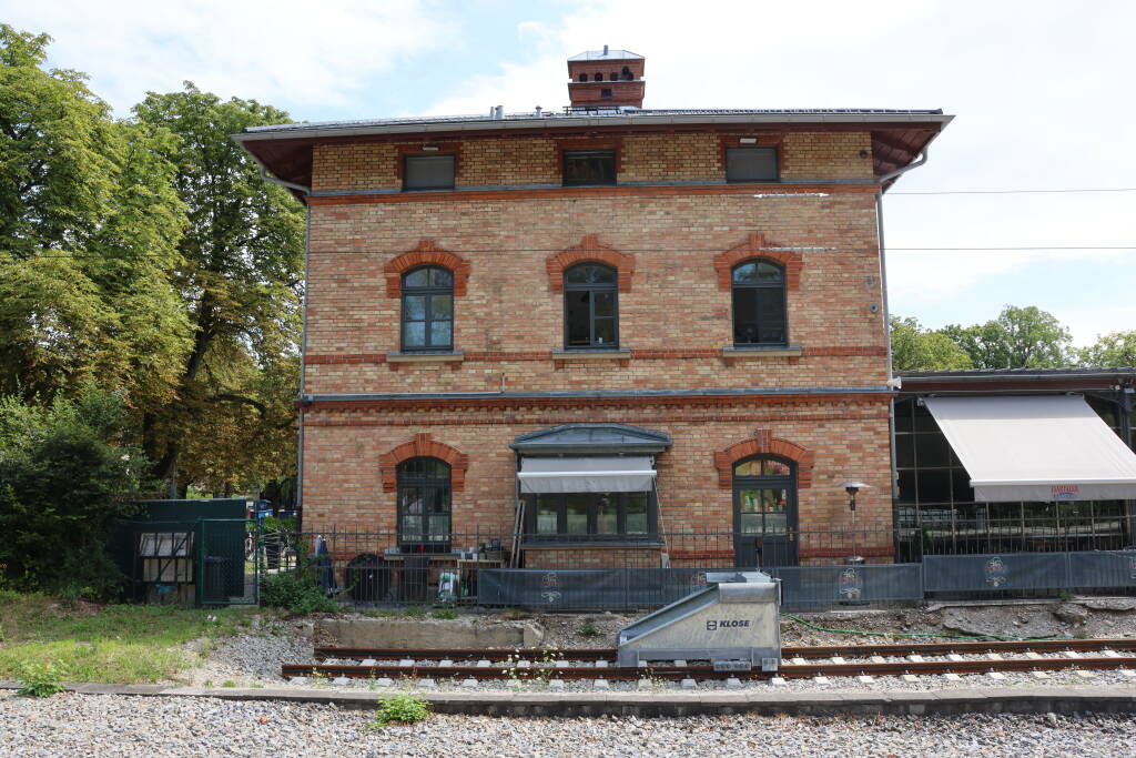 The original station building is nowadays a brewery. From here, the original railway went directly north. Nowadays, it's joining the railway from Lenggries.
