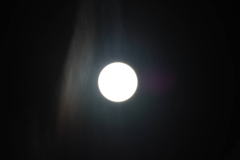 40 minutes to eclipse, sun is still complete