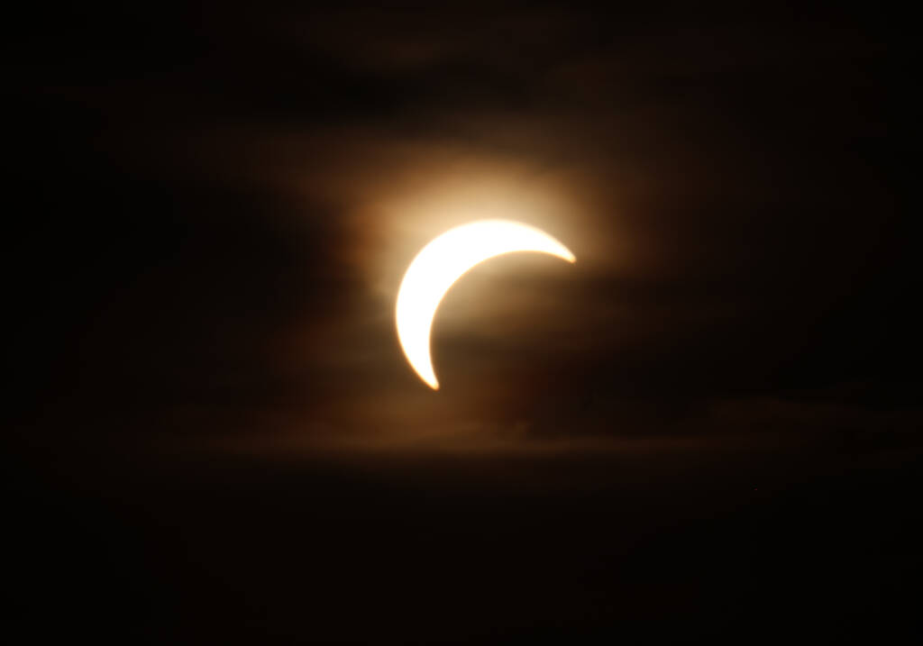 The sun appeared again just before the maximum.